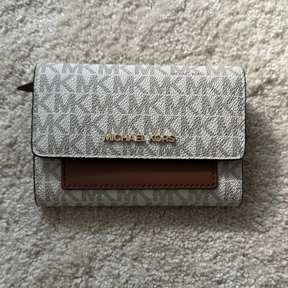 Michael Kors Jet Set Medium Signature Logo 2-in-1 Wallet - Picture 1 of 6